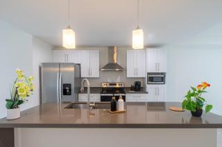 3BR Getaway, 4 Beds, Near Beach, Free Parking - 2