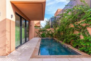 Modern 5-suite villa with pool - 4