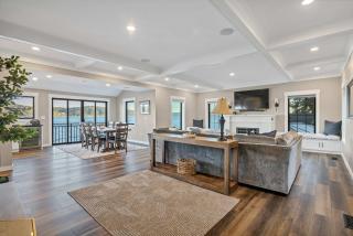 Waterfront Retreat - Hot Tub Fireplace Pier - 2