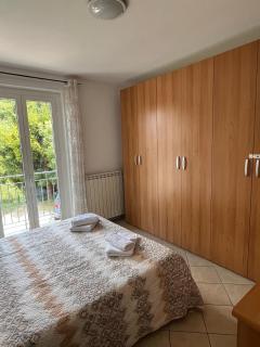 A B House 6 Rustic Holiday Apartment in Casto - 3