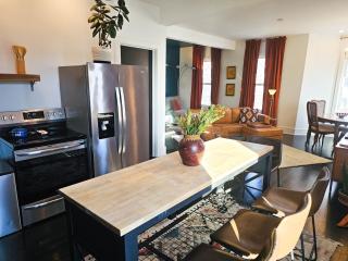 Cozy Eclectic Victorian, 4 Beds, Near Lake & Trail - 4