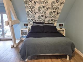 Normandy Couple Getaway with Garden - 8