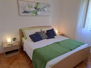 Apartments with parking space Supetar, Brac - 13180 - 1