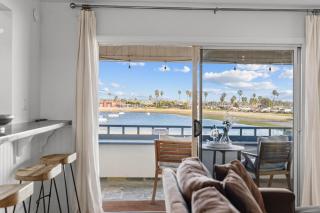 Remodeled 4BR Bayfront Home | Sleeps 12 | Stunning Views + BBQ Patio - 1