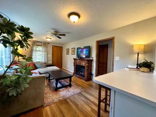 Seattle's Starlight Bungalow by Stay Rested - 1