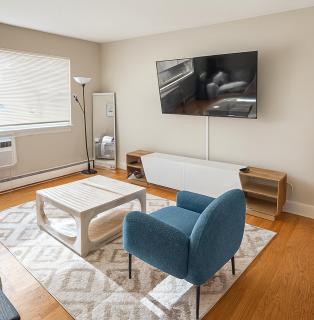 Central 2BR Private Stay Near Airport & Cafés - 3