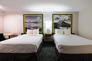 Super 8 by Wyndham Clearwater BC - 9