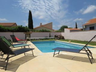 Villa familiale avec piscine privée près des plages - 0