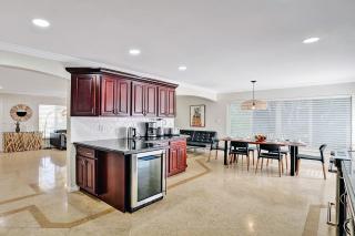 WALK to Beach Luxury 3BR Villa in Hollywood Lakes - Hollywood - 2