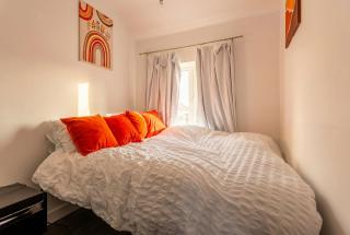 Spacious 3-Bed Home for 8 | Free Parking & Garden - 5