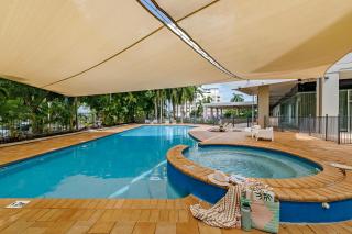 Blissful Waterfront King Studio Steps to Esplanade - 1