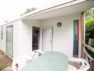 Mobil-home cosy avec terrasse pour 4 pers à Bénodet - API-1-52-1444 - 9