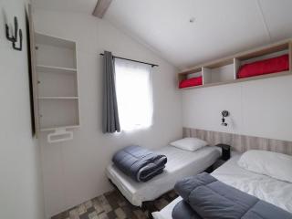 Mobil-home cosy avec terrasse pour 4 pers à Bénodet - API-1-52-1444 - 6