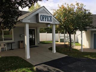 Dollinger's Motor Inn - 5