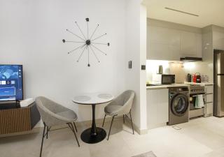 Chic Studio Apartment Binghatti Canal Business Bay - 8