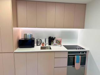 Central 1BR Apartment Steps From Te Kaha Stadium - 2