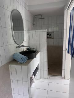 Sophisticated Spacious Self Contained Studio - 1