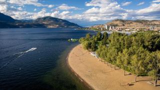 Private ensuite bedroom with independent entrance in Pandosy Village OC KGH - 6