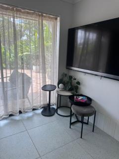 Sophisticated Spacious Self Contained Studio - 2