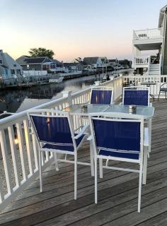 Waterfront with Heated Pool, Dock & Outdoor Fun ! - 0