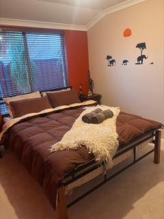 Luxury Retreat with Swim Spa, Outdoor Bar! Canning Vale - 5