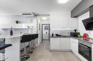 Luxe Central Apartments - 4