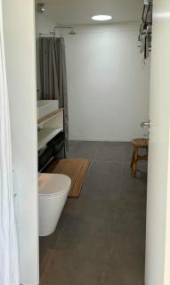 Architect-Designed Cottage With Stunning Views - 8