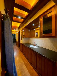 Bon Voyage House Boat - 8