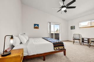 Modern Lodge with a Jacuzzi Tub - 4