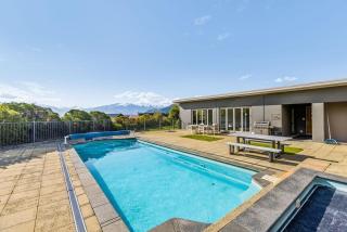 Alpine Apartment with Mountain Views - 6