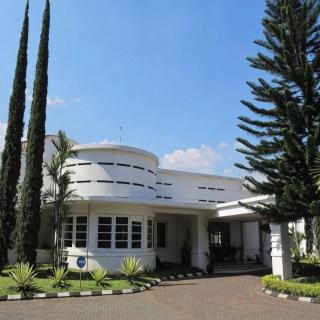 Casa D' Ladera Hotel - Bandung - 4