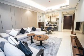 Modern 2BR Apartment Nobles Tower Dubai Views - 8