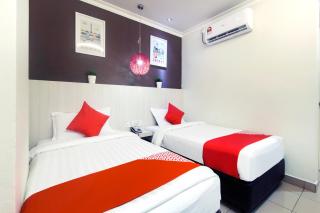 OYO 761 City Hotel - 2
