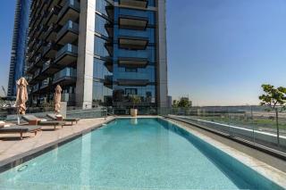 Spacious Luxe 2BR in Dubai - With Pool and Gym - 5
