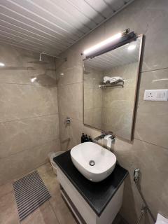 Mountain Nest A Boutique Stay Near Dal Lake, Srinagar - 4