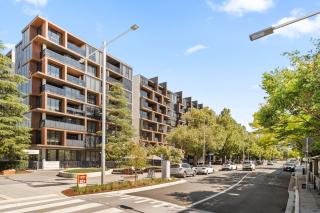 Stylish Central Braddon 1 Bed, Pool, Gym, Parking - 5