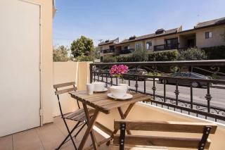 Stylish Home Prime Location with Fireplace & Patio - 5