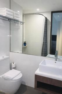 Amrise Hotel Kitchener, Check In 9PM, Check Out 8AM - 5