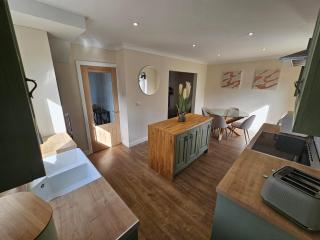 Cosy Home Away From Home - 4