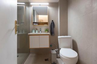 Central 3BR Apartment Skyline & Rotunda View - 4