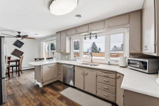 Cozy 3BR Home with BBQ Patio & Gym Near Downtown - 2