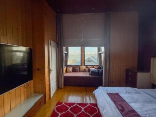 Modern 2 bedroom Cabin - 4