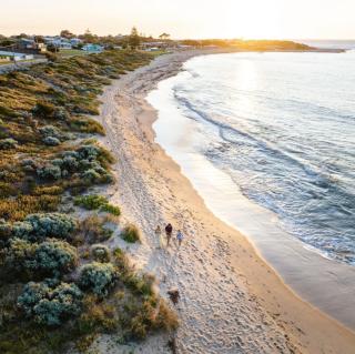 Sun-Filled Family Getaway Falcon Beach Living - 3