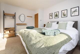 Custom House - Modern town centre house, sea views, two minutes to the beach - 8