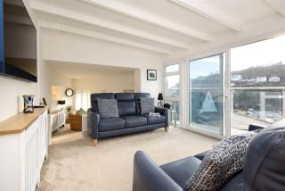 Custom House - Modern town centre house, sea views, two minutes to the beach - 3