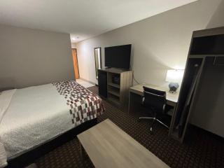 Red Roof Inn & Suites Tomah - 8