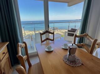 Apartamento frente al mar con balcón - 6