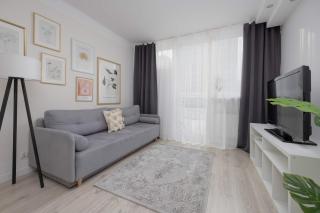 Spacious Two Bedroom Apartment with Bathtub by Noclegi Renters - 0