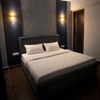 Private 1 Bedroom Stay for Couples & Solo Traveler - 1