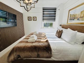 Designer 2 Bed Luxury Apartament with Private Garden in London - 5